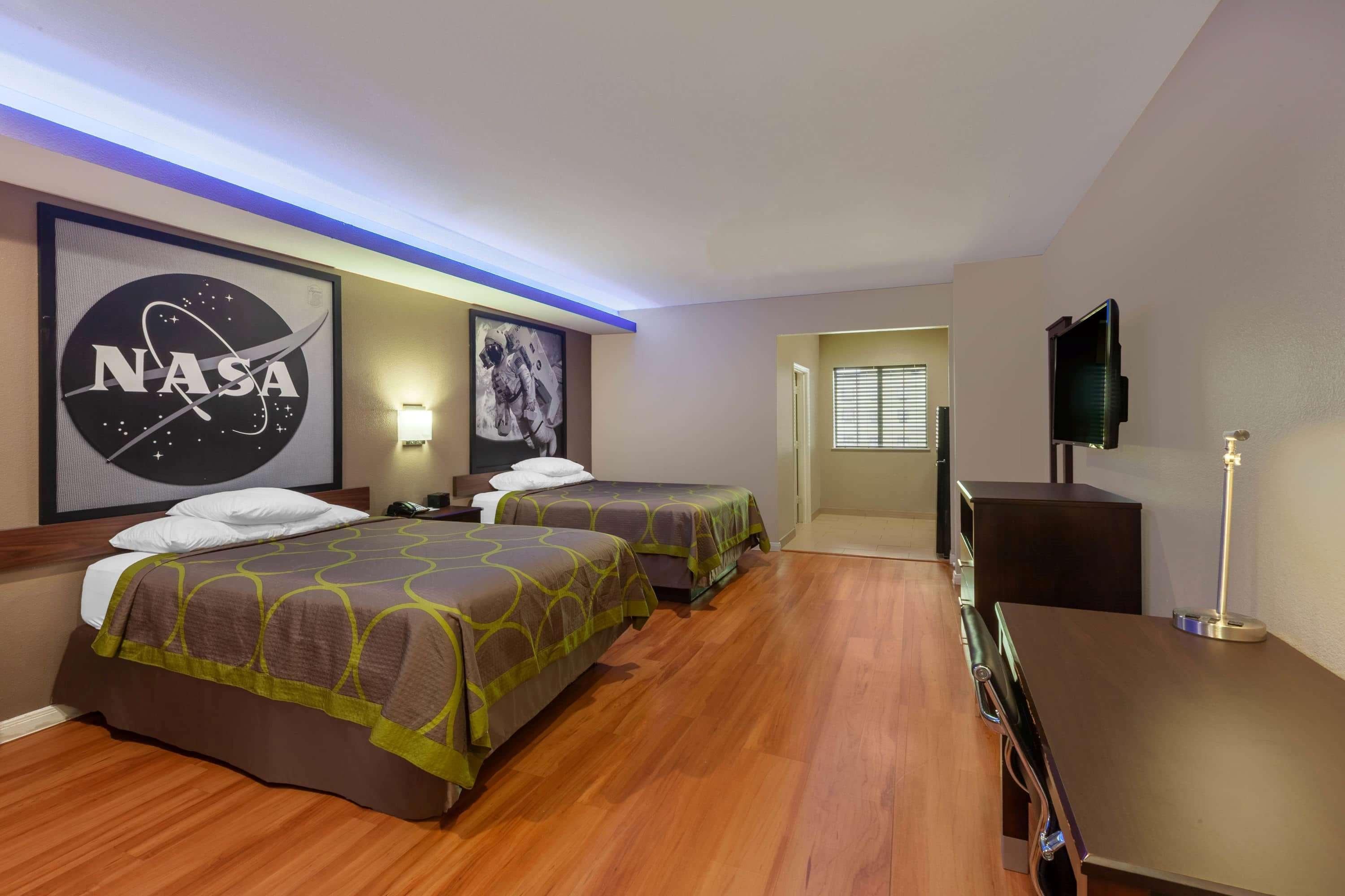 Super 8 By Wyndham Houston Northwest Hotel