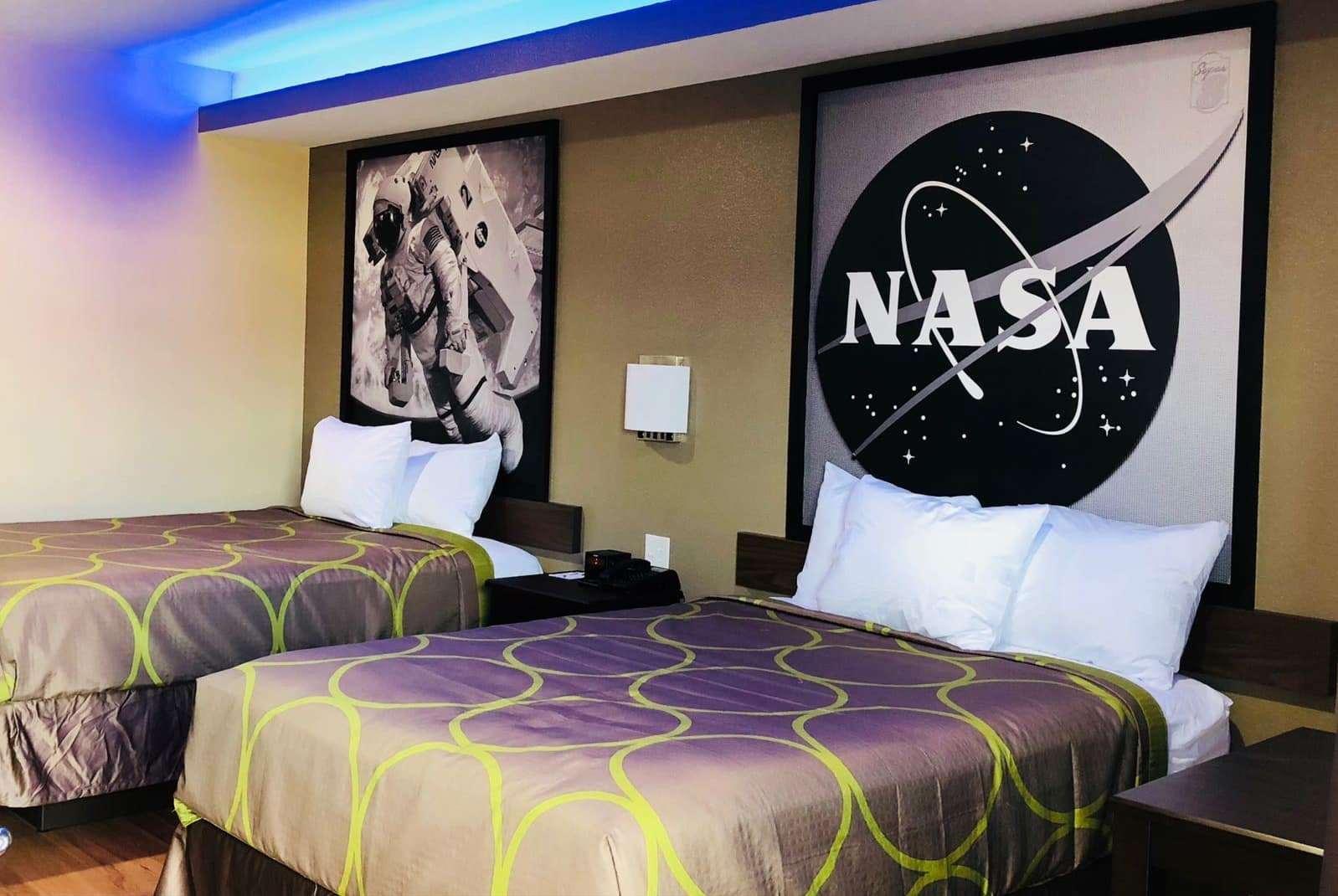 Super 8 By Wyndham Houston Northwest