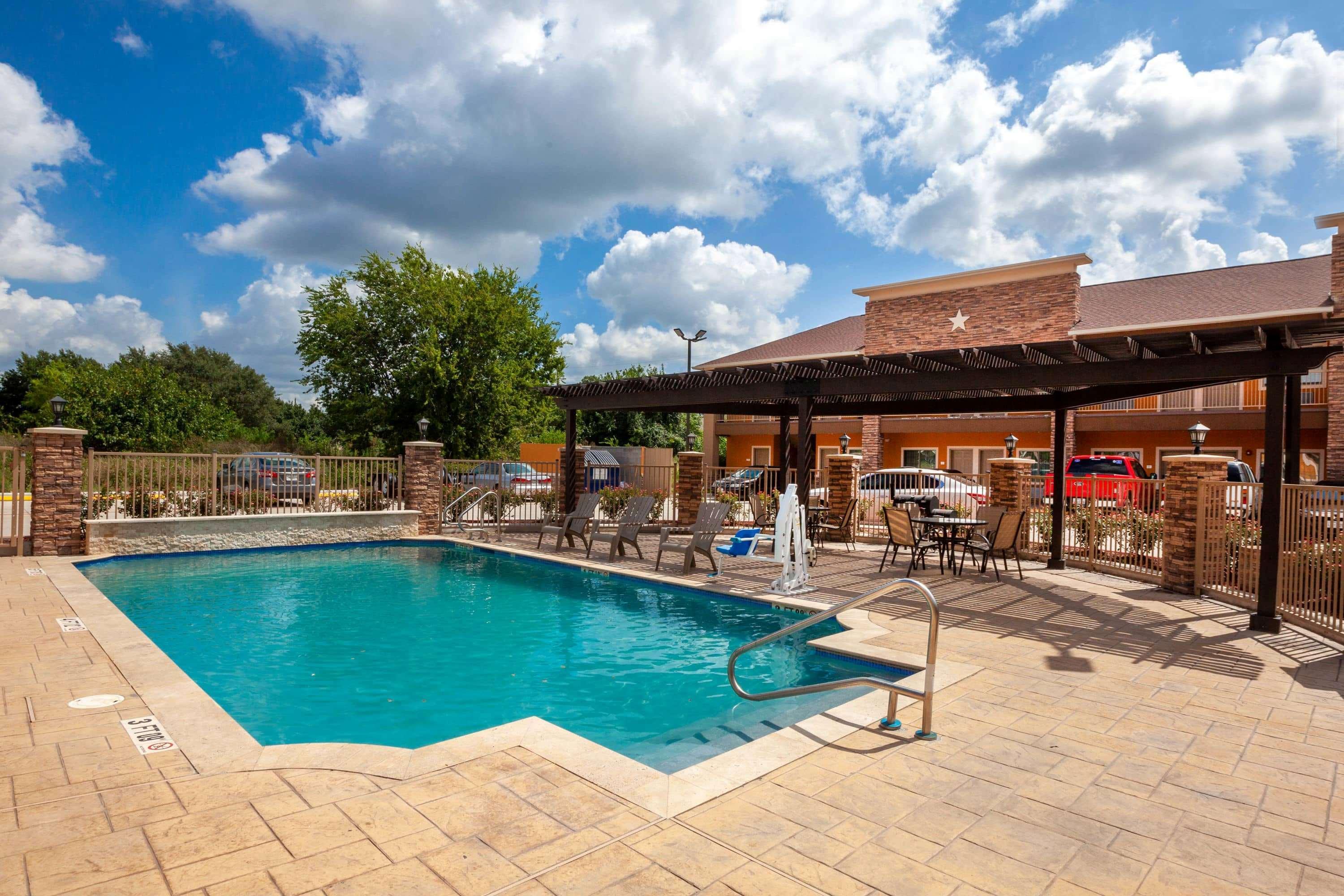 Super 8 By Wyndham Houston Northwest 2*
