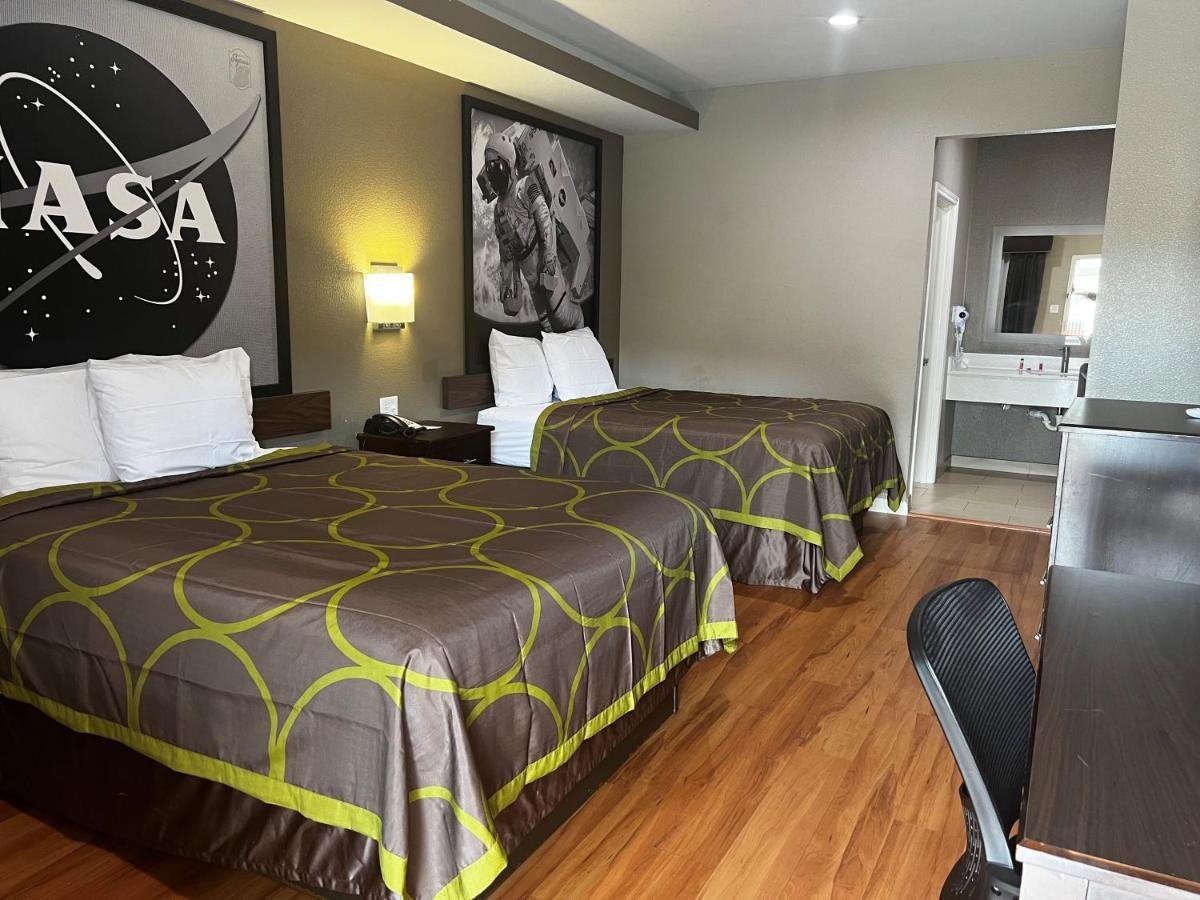 Super 8 By Wyndham Houston Northwest Hotel 2*